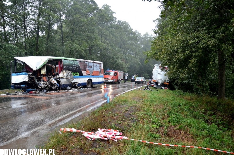 Autobus zderzył się z cysterną pod Włocławkiem