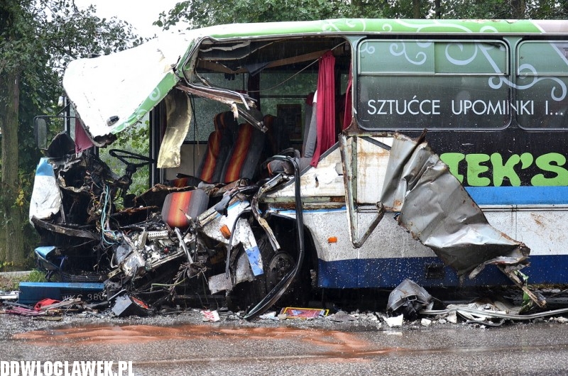 Autobus zderzył się z cysterną pod Włocławkiem