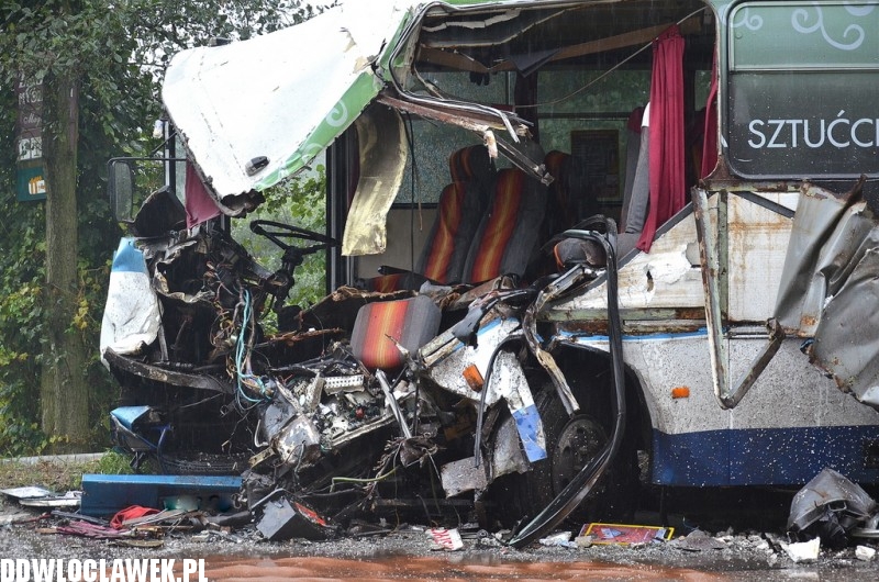 Autobus zderzył się z cysterną pod Włocławkiem