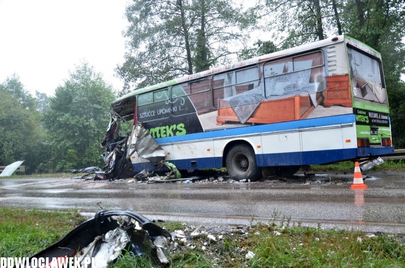 Autobus zderzył się z cysterną pod Włocławkiem