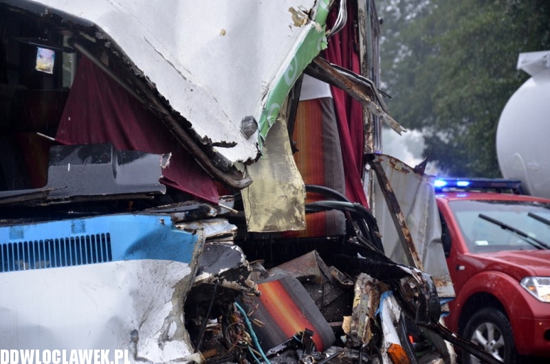 Autobus zderzył się z cysterną pod Włocławkiem