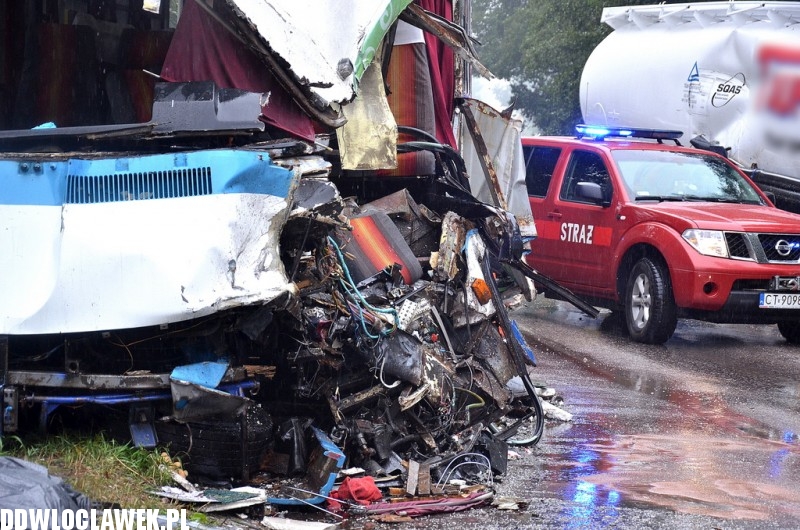 Autobus zderzył się z cysterną pod Włocławkiem
