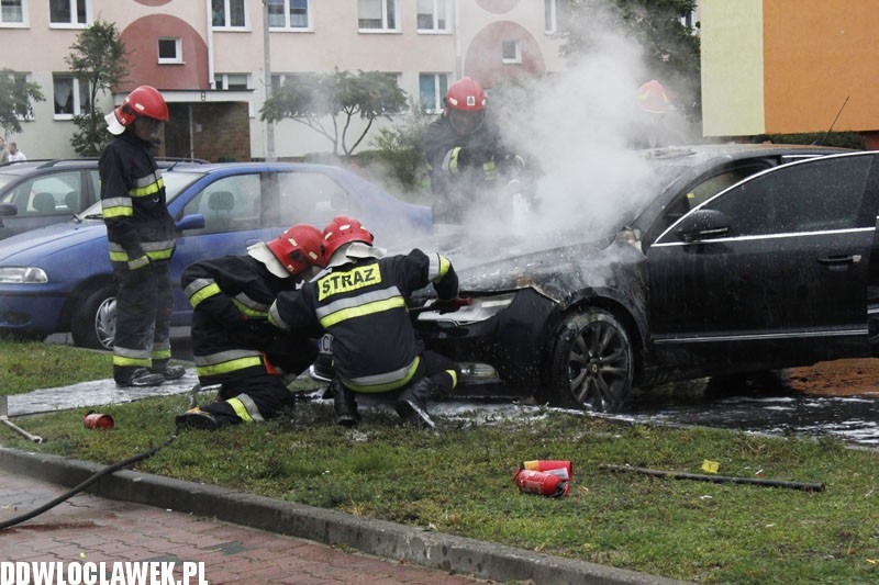 Pożar auta na parkingu na osiedlu Południe