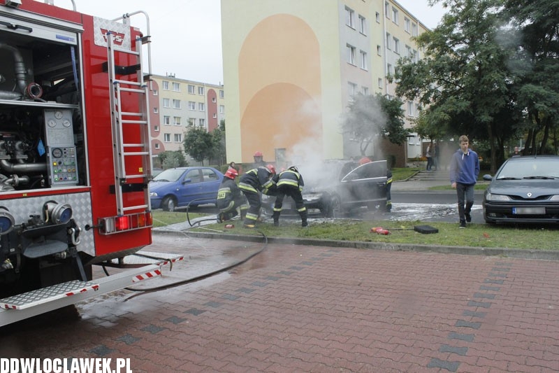 Pożar auta na parkingu na osiedlu Południe