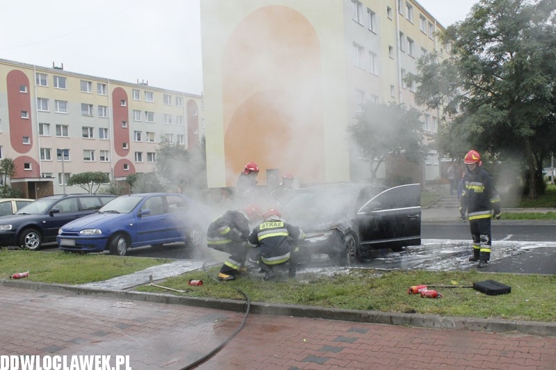 Pożar auta na parkingu na osiedlu Południe