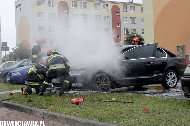 Pożar auta na parkingu na osiedlu Południe