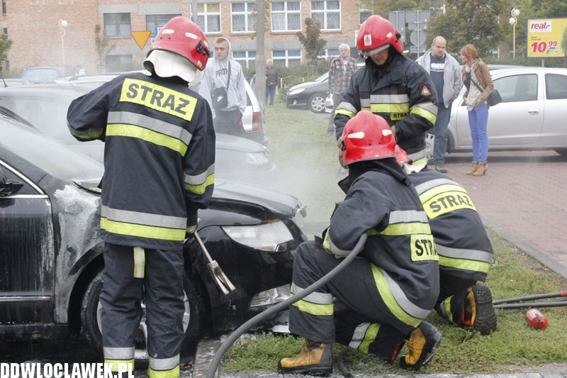 Pożar auta na parkingu na osiedlu Południe