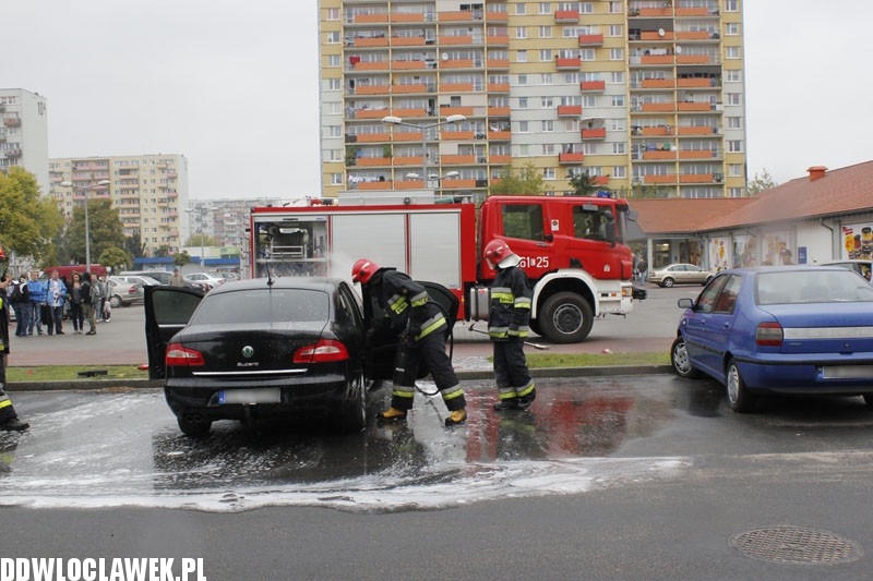 Pożar auta na parkingu na osiedlu Południe