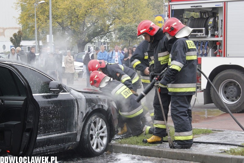 Pożar auta na parkingu na osiedlu Południe