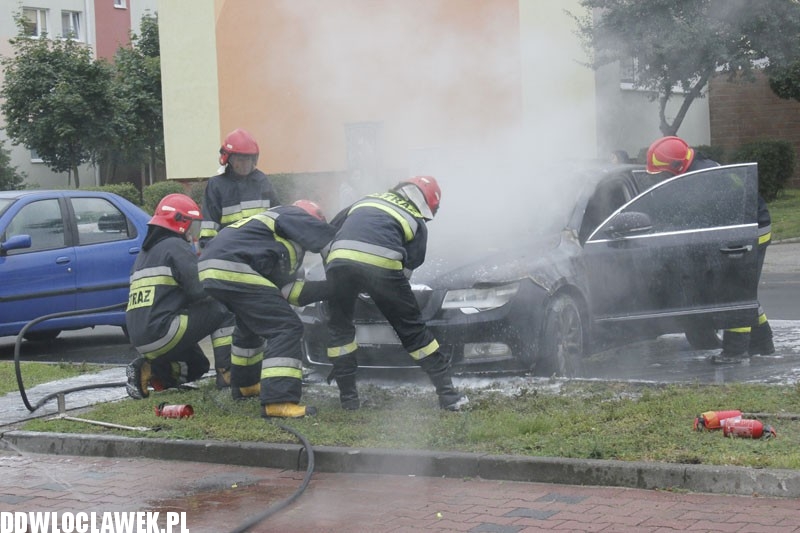 Pożar auta na parkingu na osiedlu Południe