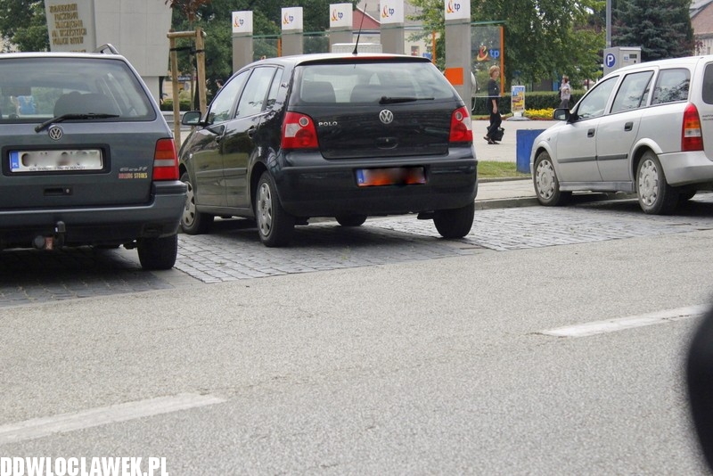 Żle zaparkowane auta to we Włocławku już norma