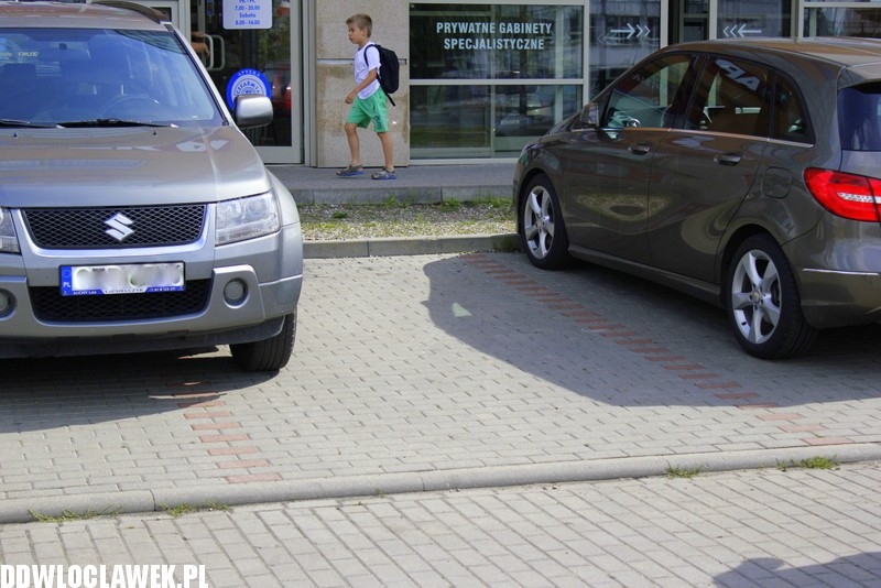Żle zaparkowane auta to we Włocławku już norma