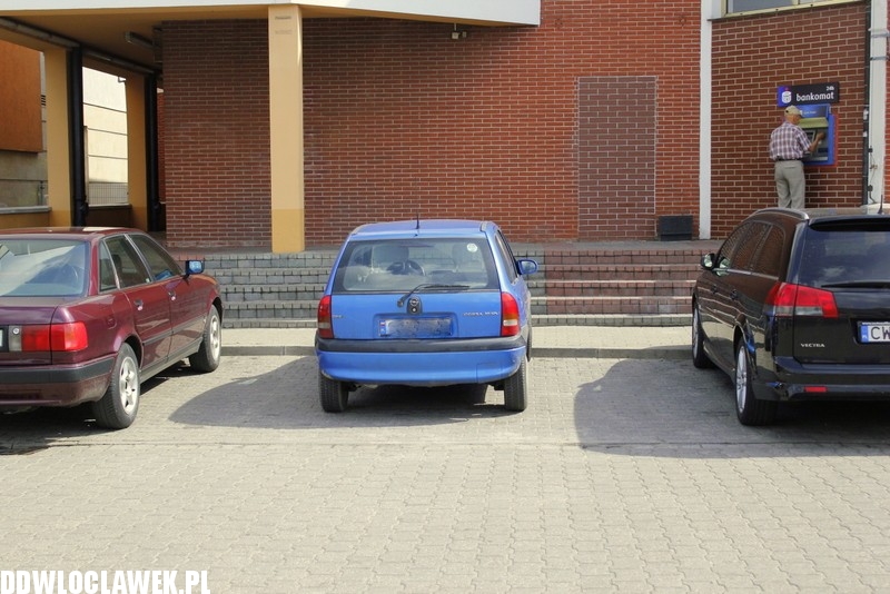 Żle zaparkowane auta to we Włocławku już norma