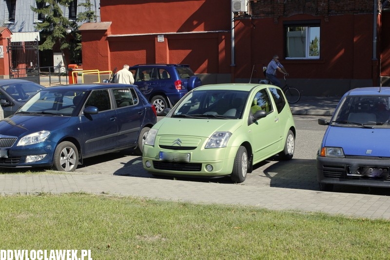 Żle zaparkowane auta to we Włocławku już norma