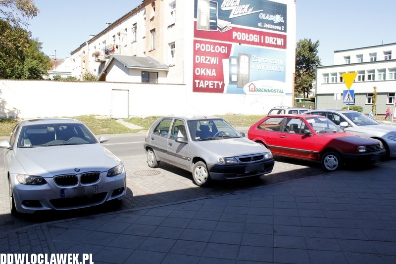 Żle zaparkowane auta to we Włocławku już norma