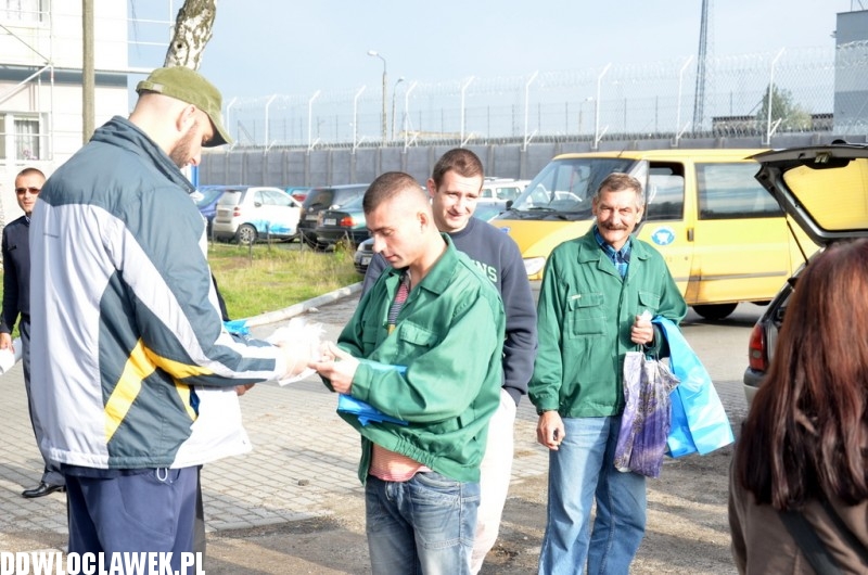Więźniowie wzięli udział w sprzątaniu świata