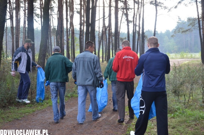 Więźniowie wzięli udział w sprzątaniu świata