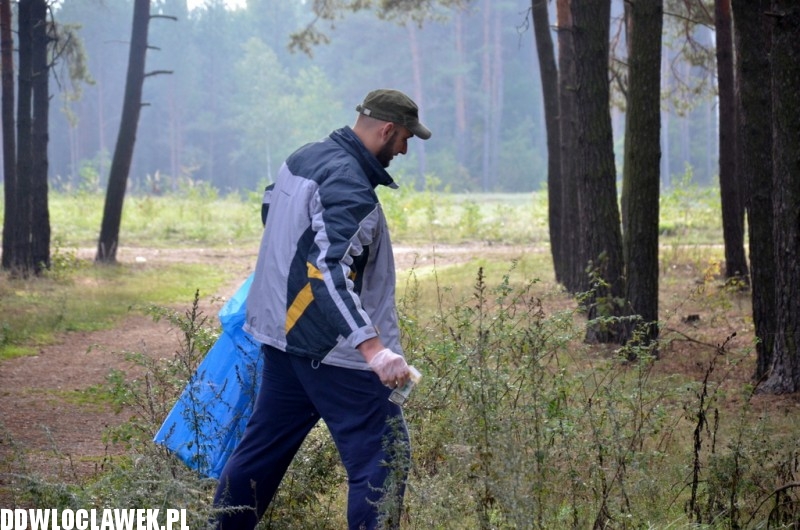 Więźniowie wzięli udział w sprzątaniu świata
