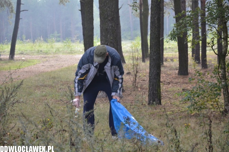 Więźniowie wzięli udział w sprzątaniu świata
