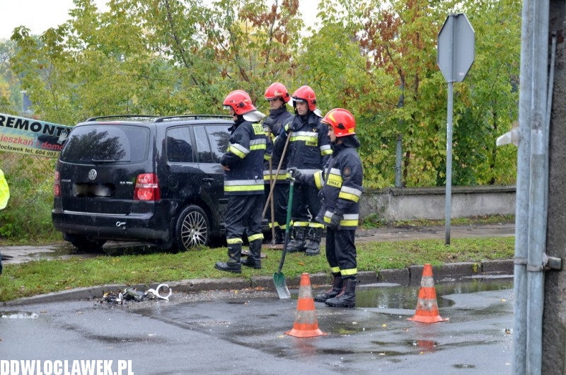 Zderzenie dwóch pojazdów na skrzyżowaniu