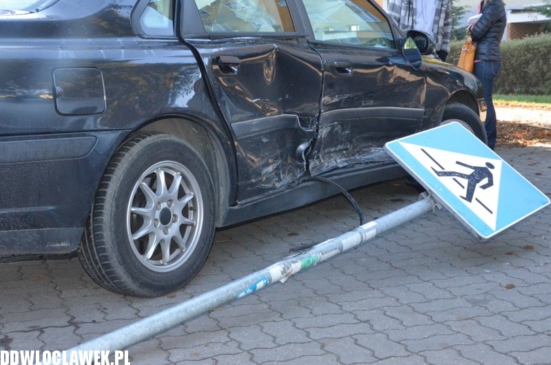 Trzy auta zderzyły się na skrzyżowaniu