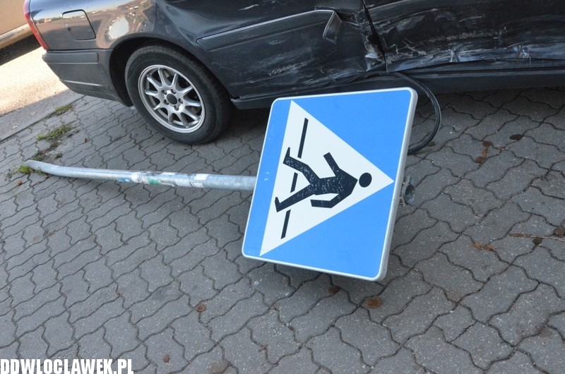 Trzy auta zderzyły się na skrzyżowaniu