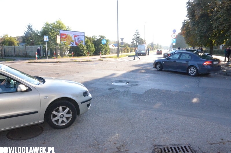 Trzy auta zderzyły się na skrzyżowaniu