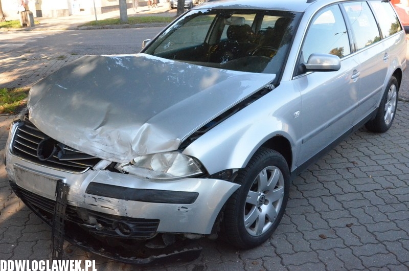 Trzy auta zderzyły się na skrzyżowaniu