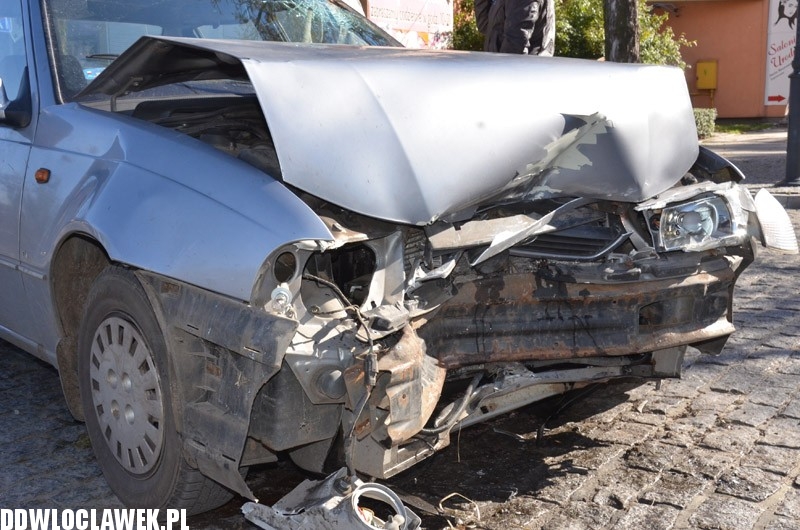 Wypadek drogowy przed Urzędem Miasta