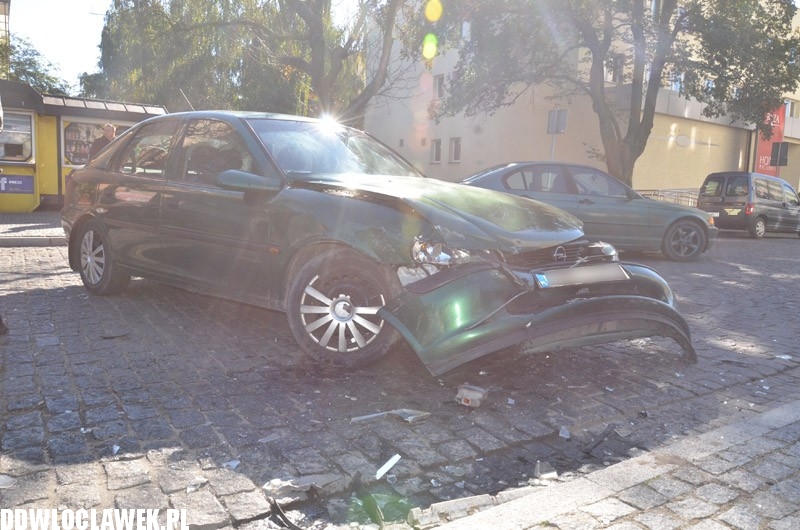 Wypadek drogowy przed Urzędem Miasta