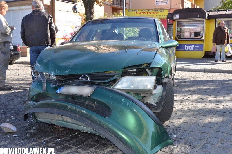 Wypadek drogowy przed Urzędem Miasta