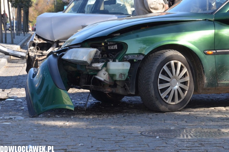 Wypadek drogowy przed Urzędem Miasta