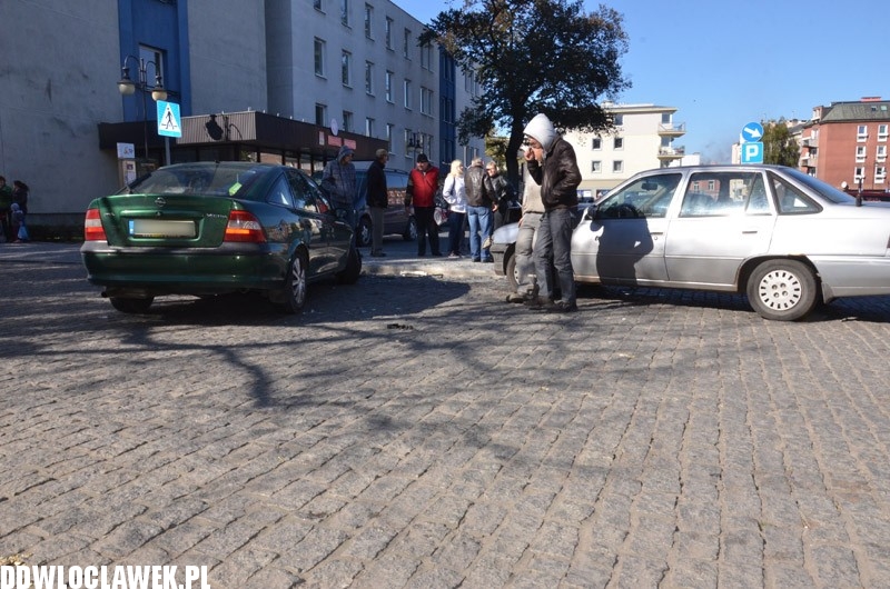 Wypadek drogowy przed Urzędem Miasta