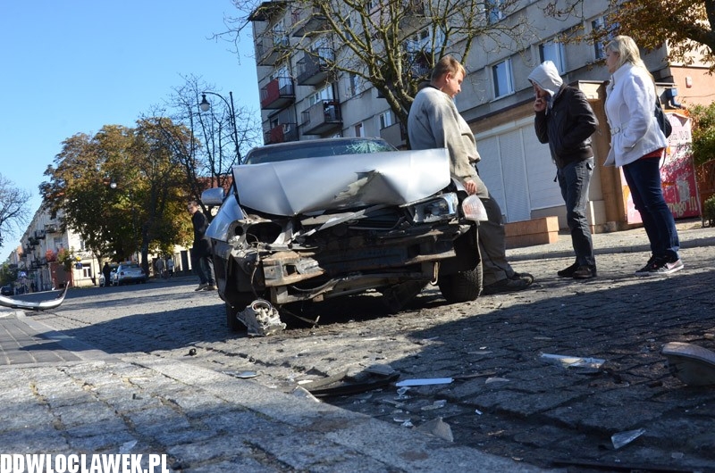 Wypadek drogowy przed Urzędem Miasta