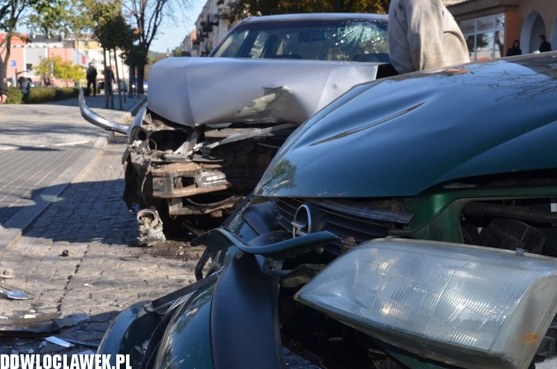 Wypadek drogowy przed Urzędem Miasta