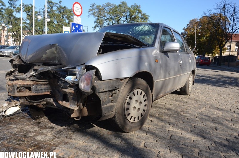 Wypadek drogowy przed Urzędem Miasta