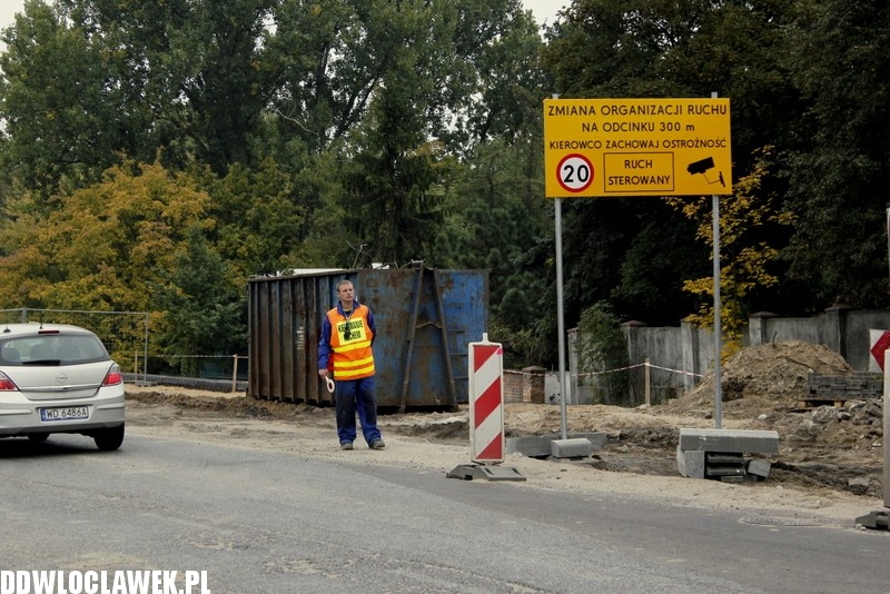 Rozbierają most nad Zgłowiaczką
