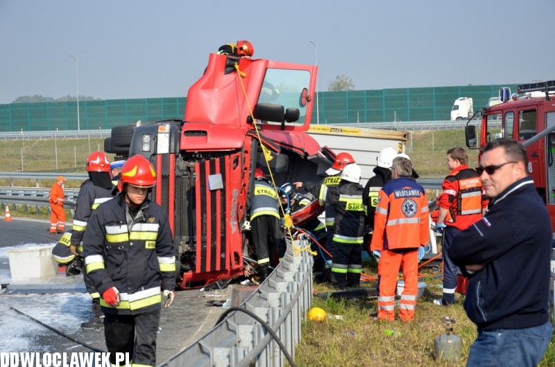 Śmiertelny wypadek na zjeździe z autostrady