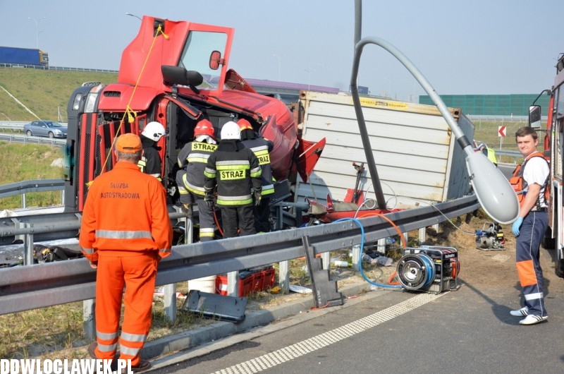 Śmiertelny wypadek na zjeździe z autostrady