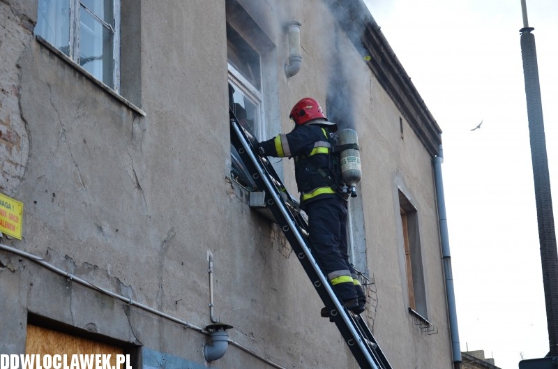 Pożar w kamienicy przy ul. Chmielnej