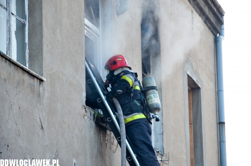 Pożar w kamienicy przy ul. Chmielnej