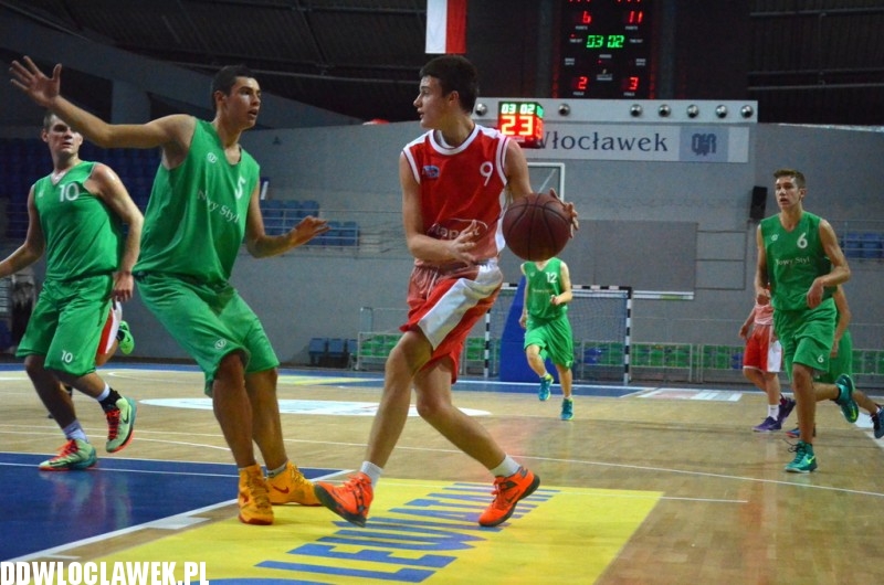 Koszykarskie derby: AKM - TKM II Włocławek