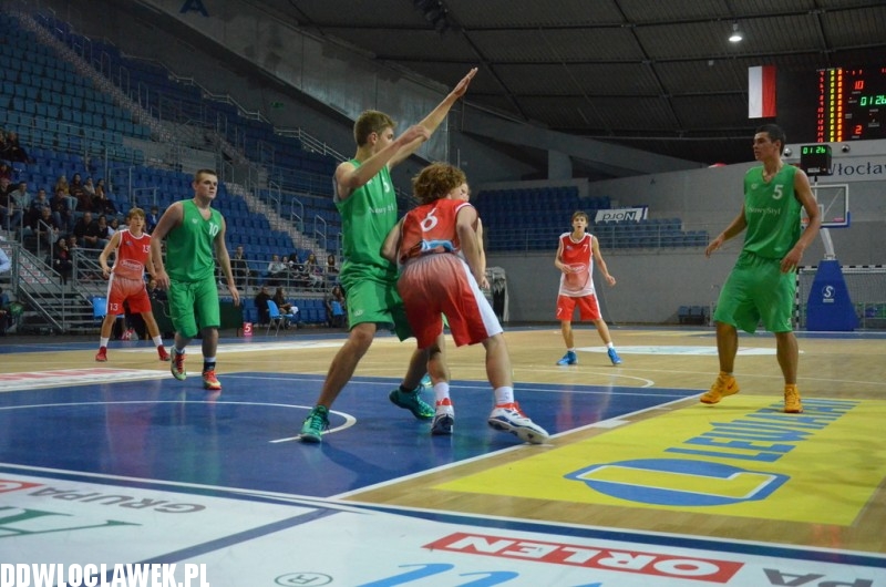 Koszykarskie derby: AKM - TKM II Włocławek