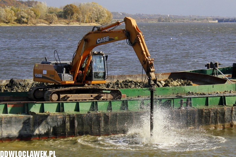 Przy bulwarach  budują pływającą scenę