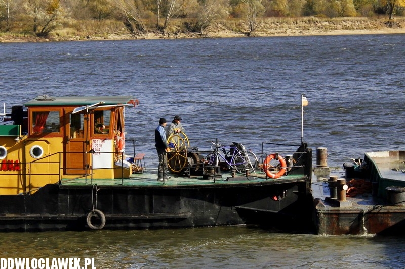 Przy bulwarach  budują pływającą scenę