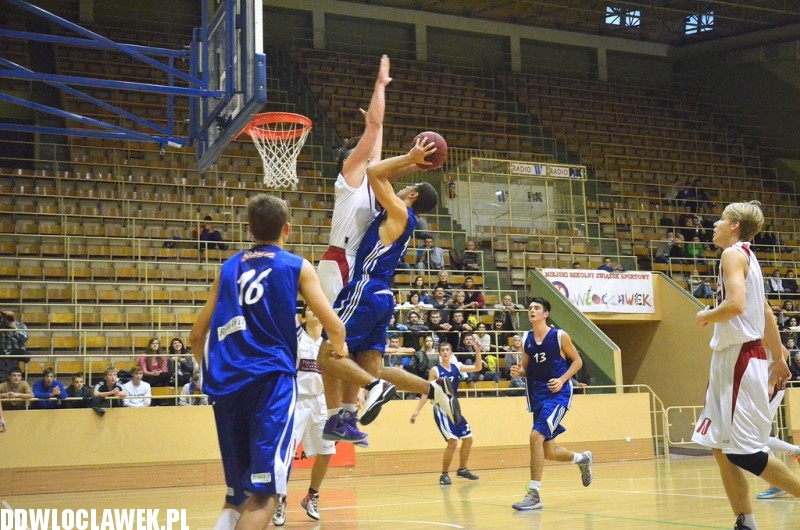 Koszykarskie derby III Ligi: AKM - TKM