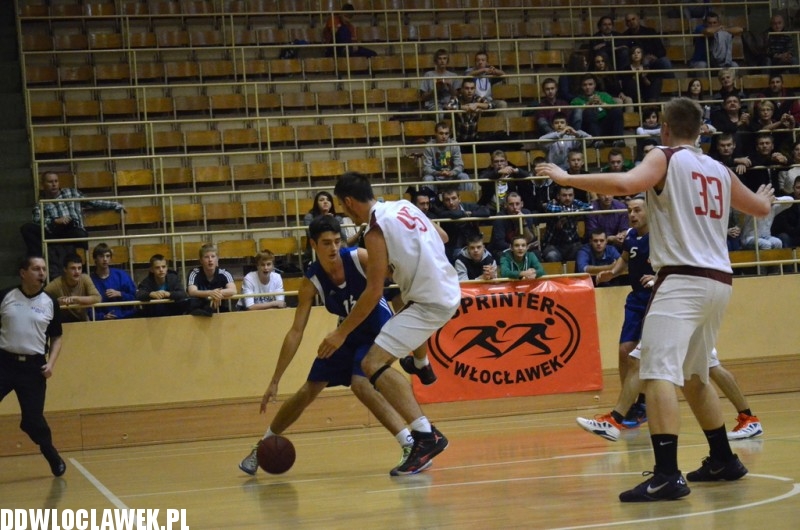 Koszykarskie derby III Ligi: AKM - TKM
