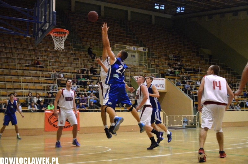 Koszykarskie derby III Ligi: AKM - TKM