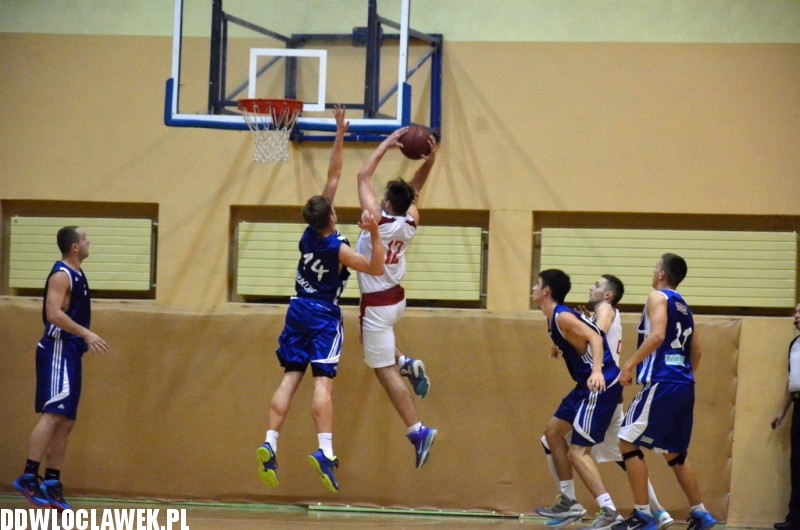 Koszykarskie derby III Ligi: AKM - TKM