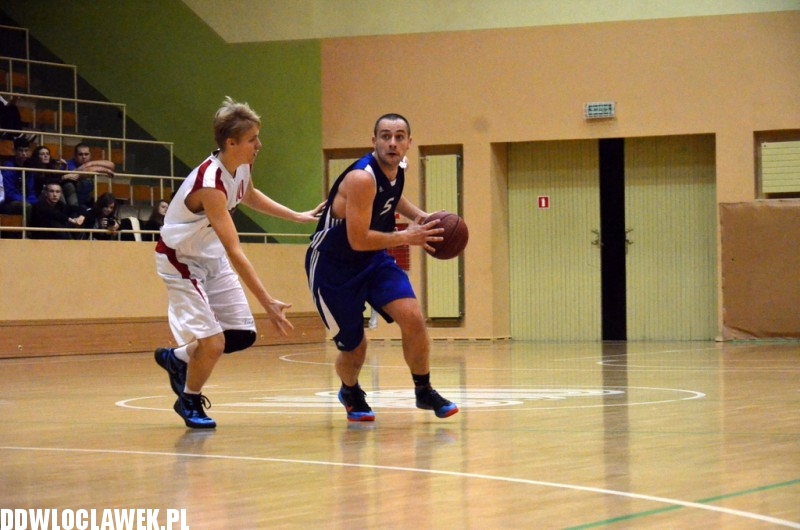 Koszykarskie derby III Ligi: AKM - TKM